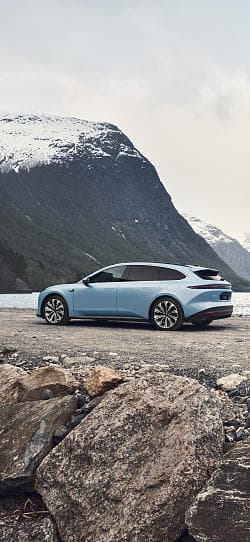 蔚来 ET5 touring 高清手机竖屏壁纸
