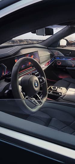 宝马 7系 m760e xdrive 高清手机竖屏壁纸