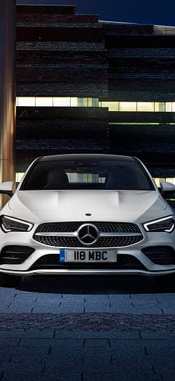 奔驰 GLA 200 amg line 高清手机竖屏壁纸