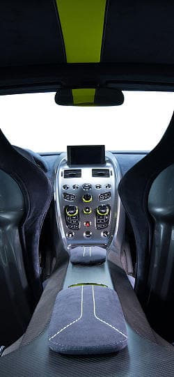 阿斯顿·马丁 Rapide amr 高清手机竖屏壁纸
