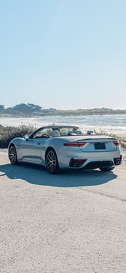 玛莎拉蒂 GranCabrio trofeo 高清手机竖屏壁纸