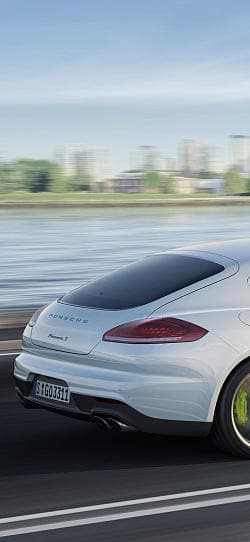 保时捷 Panamera s e-hybrid 高清手机竖屏壁纸