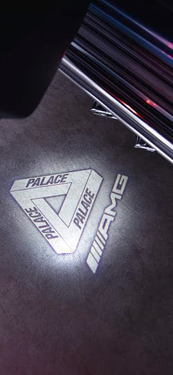 奔驰 AMG G 63 palace skateboards art car 高清手机竖屏壁纸