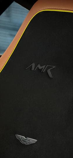 阿斯顿·马丁 Vantage amr 高清手机竖屏壁纸