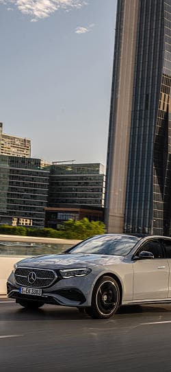 奔驰 E级 450 4matic amg line 高清手机竖屏壁纸