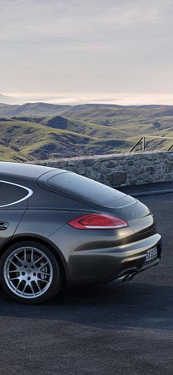 保时捷 Panamera 4s 高清手机竖屏壁纸