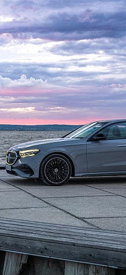 奔驰 E级 450 4matic amg line 高清手机竖屏壁纸