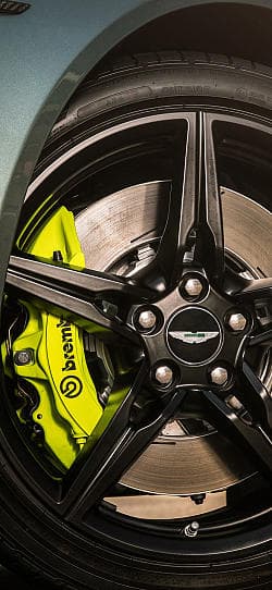 阿斯顿·马丁 Vantage amr 高清手机竖屏壁纸