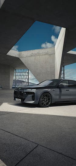 宝马 7系 m760e xdrive 高清手机竖屏壁纸