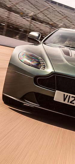 阿斯顿·马丁 Vantage amr 高清全屏壁纸