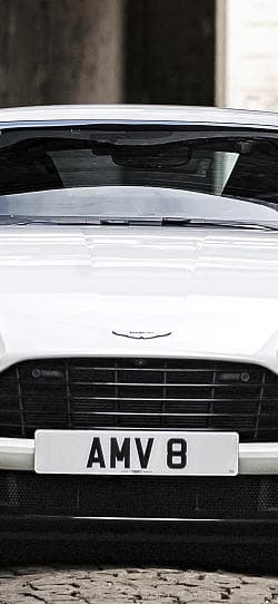 阿斯顿·马丁 DB11 v8 高清手机竖屏壁纸