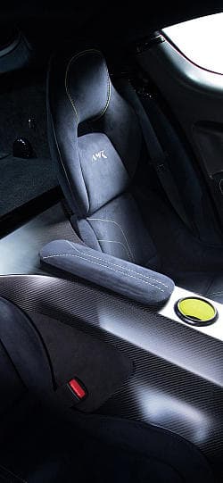 阿斯顿·马丁 Rapide amr 高清手机竖屏壁纸