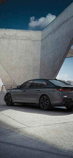 宝马 7系 m760e xdrive 高清手机竖屏壁纸