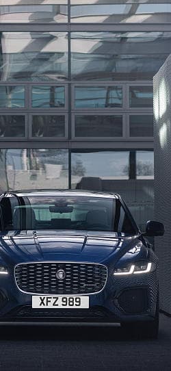 捷豹 XF p300_awd_r-dynamic 高清手机竖屏壁纸