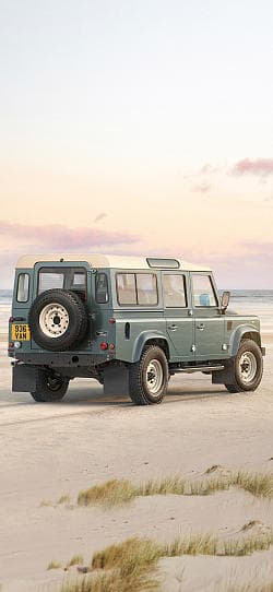 路虎 卫士 CLASSIC V8 WORKS 高清手机竖屏壁纸