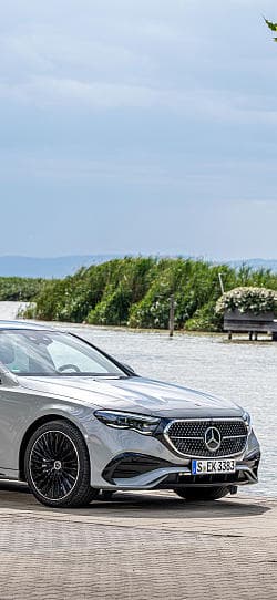 奔驰 E级 450 4matic amg line 高清手机竖屏壁纸