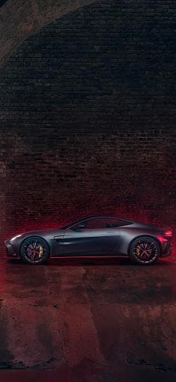 阿斯顿·马丁 Vantage S 高清手机竖屏壁纸