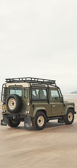路虎 卫士 CLASSIC V8 WORKS 高清手机竖屏壁纸
