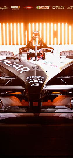 F1 捷豹 I-TYPE  高清手机竖屏壁纸